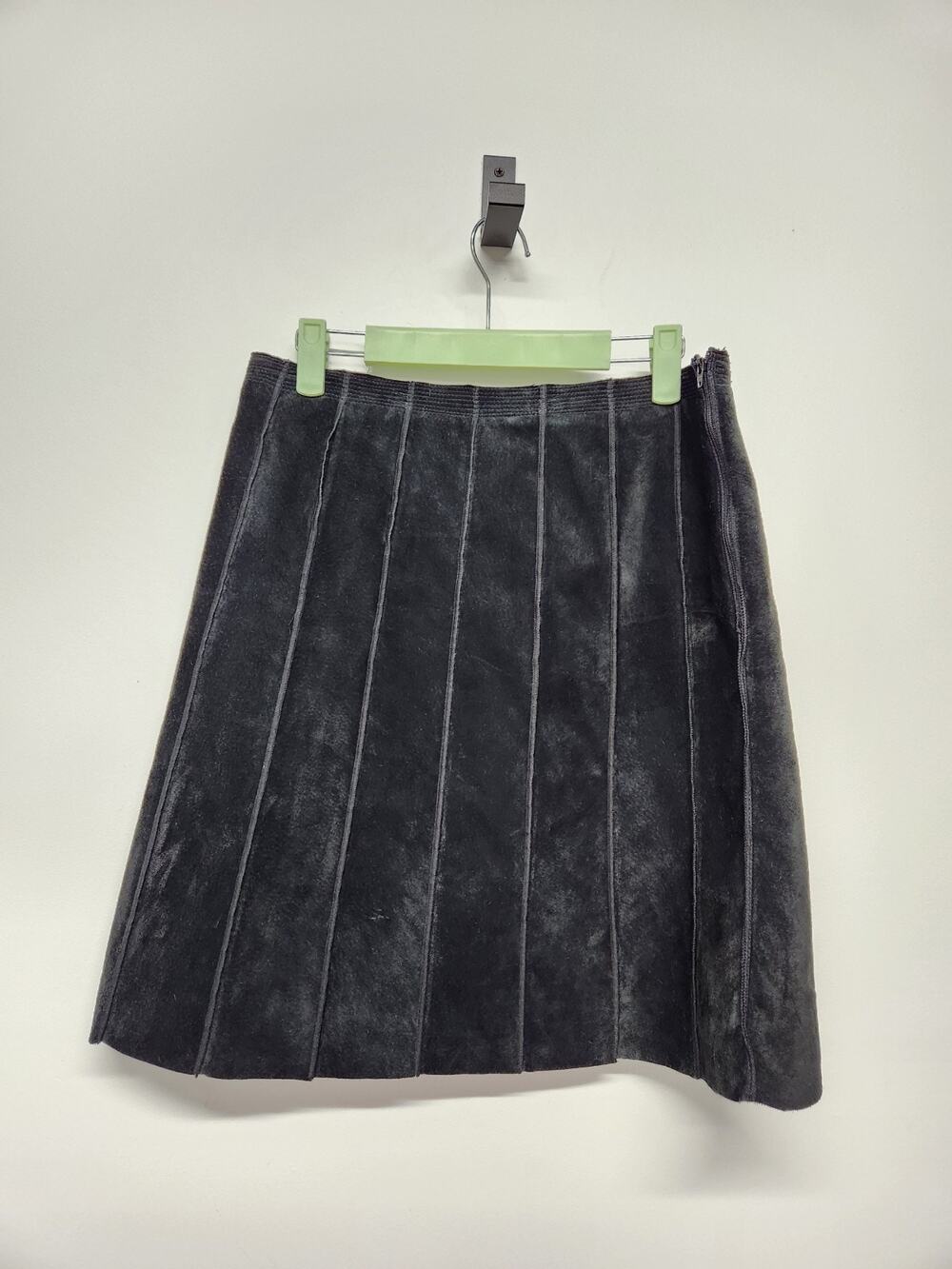 Valerie Stevens Petite Women's A-Line Suede Knee Length Skirt, SIze 6P, In Black